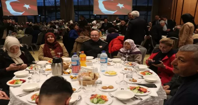 Bolu’da depremzedeler ile gaziler ve şehit ailelerine iftar verildi