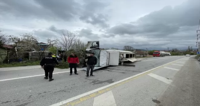 Bolu’da devrilen tankerin sürücüsü yaralandı
