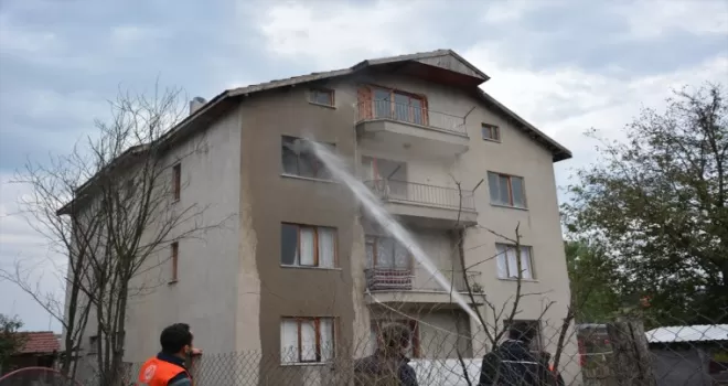 Bolu'da evde çıkan yangında dumandan etkilenen kişi tedavi altına alındı