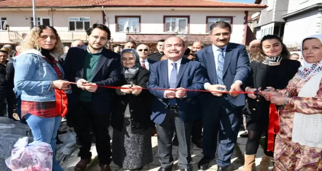 Bolu’da gazeteci Hüseyin Varlık anısına fotoğraf sergi salonu açıldı