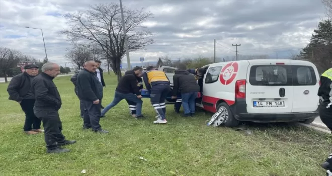 Bolu’da hafif ticari araçların çarpıştığı kazada 1 kişi yaralandı