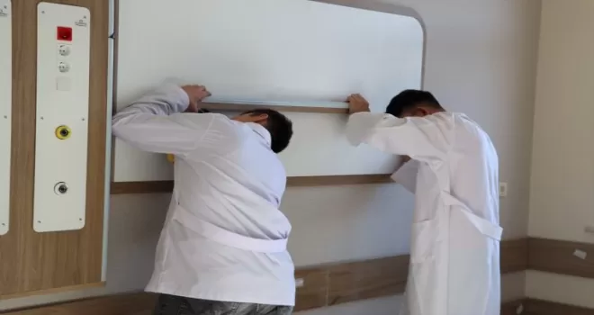 Bolu'da hastane odalarını lise öğrencileri dekore etti