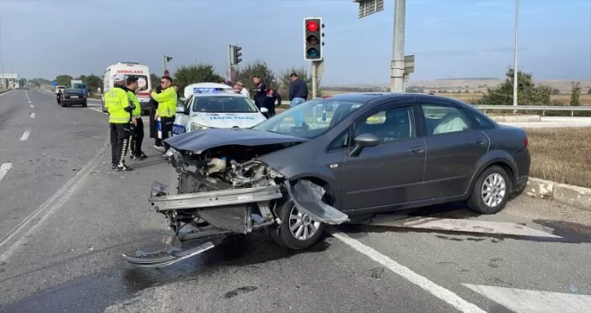 Bolu’da iki otomobilin çarpıştığı kazada 4 kişi yaralandı