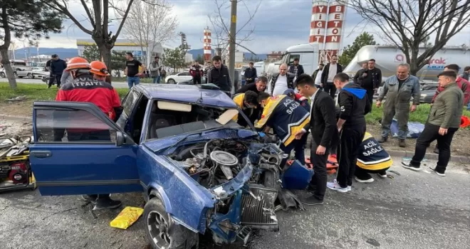 Bolu’da iki otomobilin çarpıştığı kazada biri ağır iki kişi yaralandı