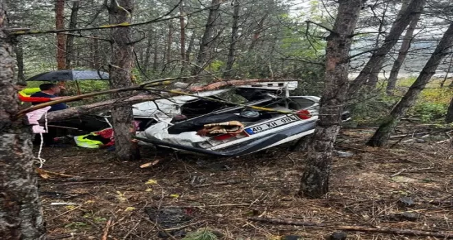 Bolu'da ormanlık alana devrilen otomobildeki 4 kişi yaralandı