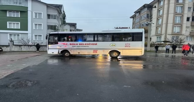 Bolu’da özel halk otobüsü ile kamyonetin çarpıştığı kazada 3 kişi yaralandı