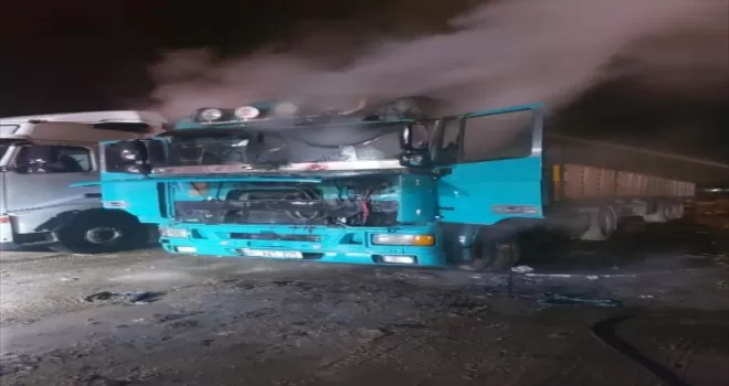 Bolu'da park halindeki tırda çıkan yangında hasar oluştu