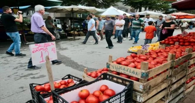 Bolu’da pazarcı esnafı, market fiyatlarını protesto etti