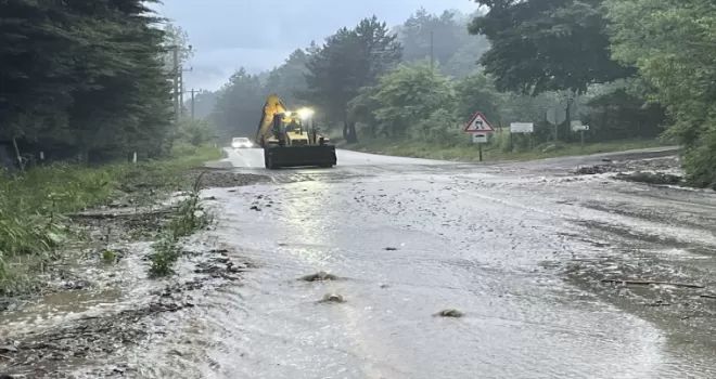 Bolu’da sağanak Abant karayolunda ulaşımı aksattı