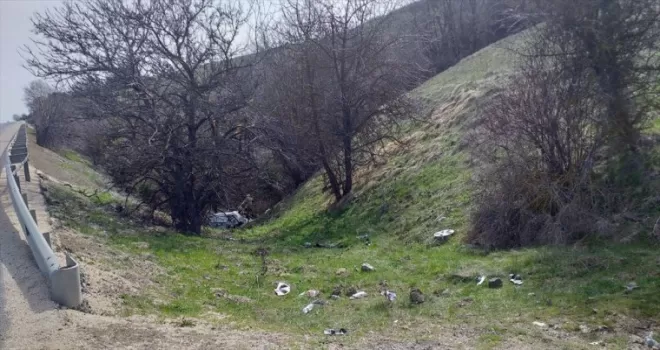 Bolu’da şarampole devrilen otomobilin sürücüsü yaralandı