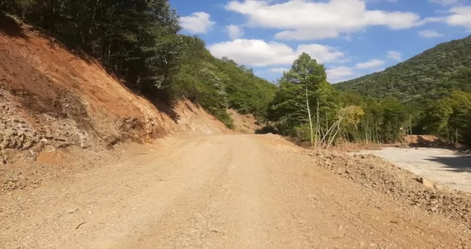 Bolu’da selde zarar gören Mengen-Yedigöller yolu ulaşıma açıldı