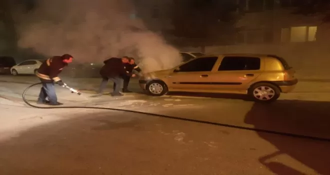 Bolu'da seyir halindeki otomobilde çıkan yangın söndürüldü