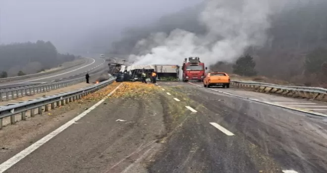 Bolu'da seyir halindeki tırda çıkan yangın söndürüldü