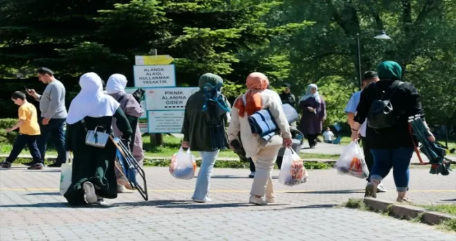 Bolu’da sıcaktan bunalanlar Gölcük Tabiat Parkı’nı tercih etti