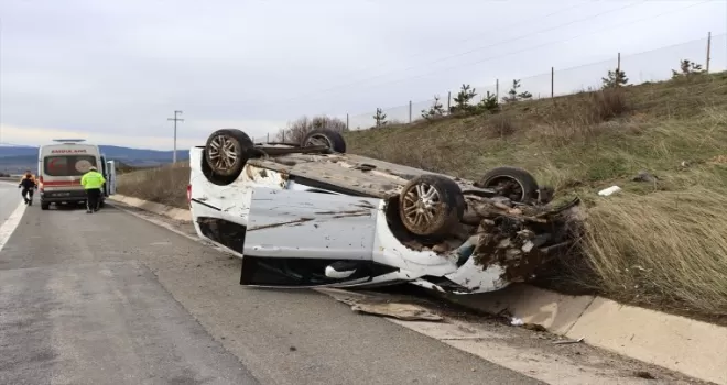 Bolu’da takla atan hafif ticari aracın sürücüsü yaralandı