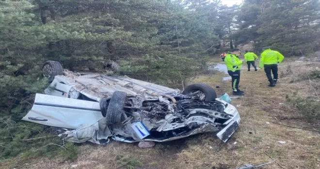 Bolu’da takla atan otomobildeki 1 kişi öldü, 2 kişi yaralandı