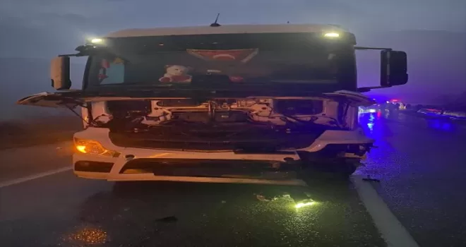 Bolu'da tırla çarpışan otomobildeki 2 kişi yaralandı