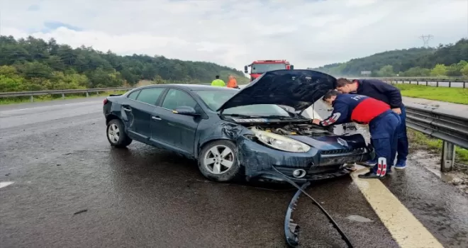 Bolu’da tırla çarpışan otomobildeki 3 kişi yaralandı