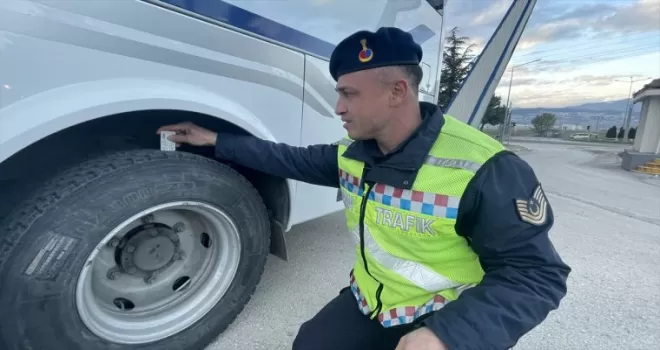 Bolu’da zorunlu kış lastiği uygulaması yapıldı