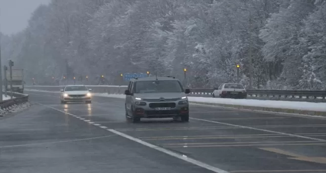 Bolu Dağı'nda kar etkili oluyor