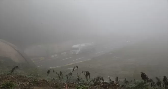 Bolu Dağı'nda sis etkili oluyor