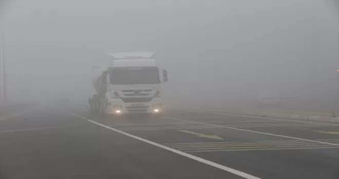 Bolu Dağı'nda sis görüş mesafesini azalttı