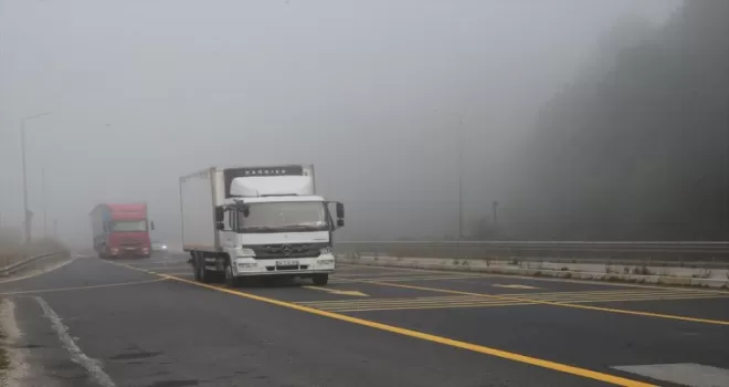 Bolu Dağı’nda sis görüş mesafesini düşürdü
