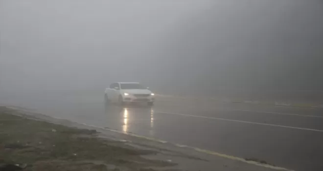 Bolu Dağı'nda sis ve sağanak etkili oluyor