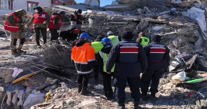 Bolu ve Karabük’te komandolardan depremzedelere destek