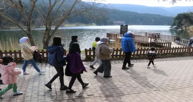 Bolu’ya gelen depremzedeler Gölcük Tabiat Parkı’nı gezdi