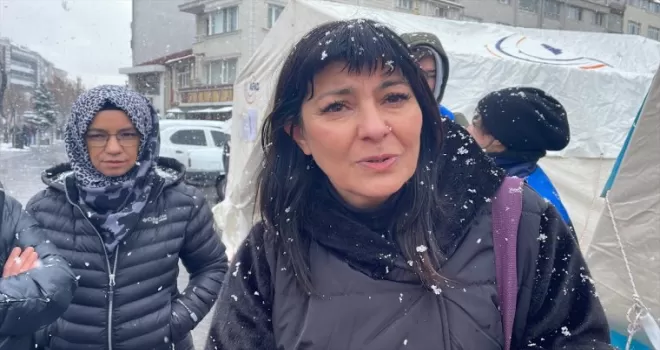 Bolulu hayvanseverler deprem bölgesindeki can dostlarını unutmadı