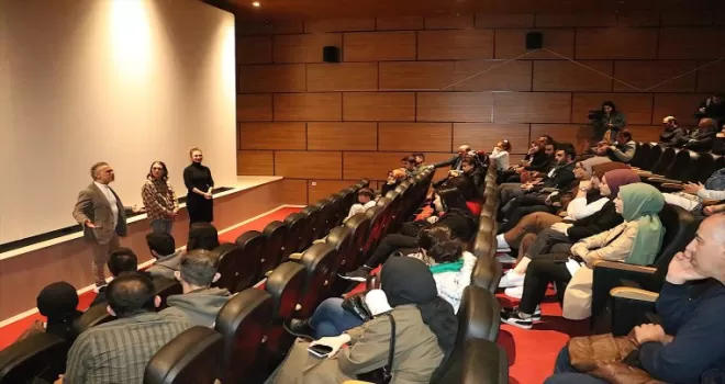 “Borç“ filminin yönetmeniyle başrol oyuncusu Bayburtlularla buluştu