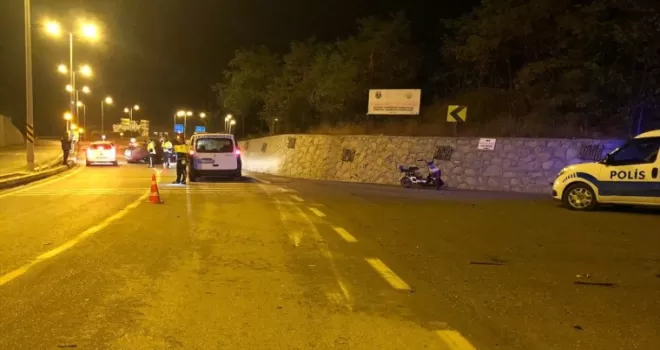 Boyabat’ta devrilen otomobilin sürücüsü yaralandı
