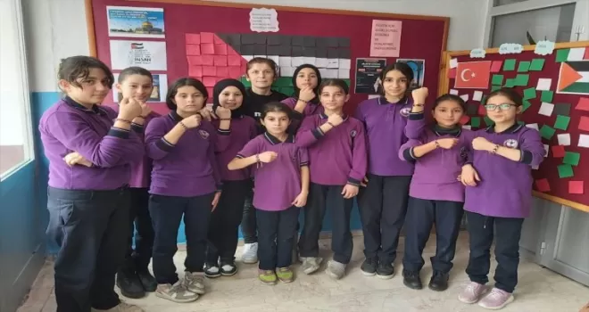 Boyabat’ta öğrenciler harçlıklarını Filistin’e bağışladı