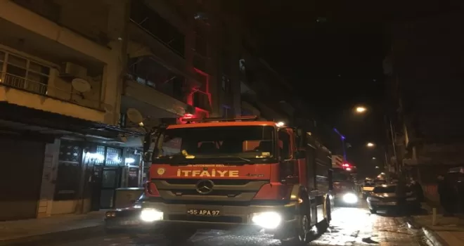 Çarşamba’da binanın çatısında çıkan yangın hasara neden oldu