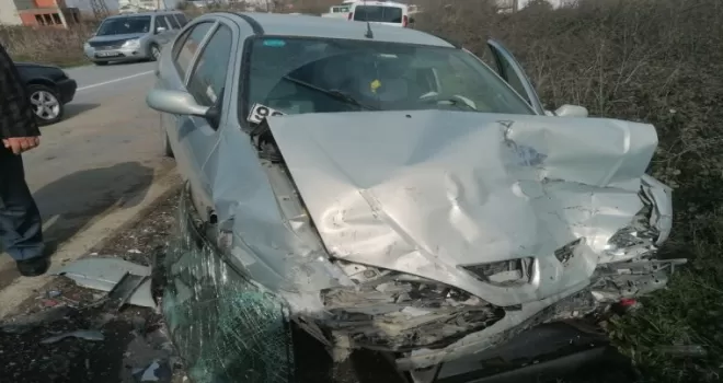 Çarşamba’da iki otomobilin çarpıştığı kazada 2 kişi yaralandı