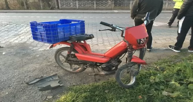 Çarşamba'da otomobilin çarptığı motosiklet sürücüsü yaralandı