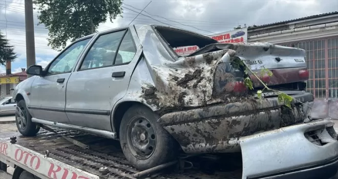 Çarşamba’da su kanalına giren otomobilin sürücüsü yaralandı