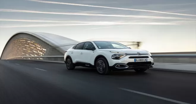 Citroen e-C4 ve e-C4 X’te ikinci döneme geçiliyor