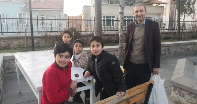 Çorum'da 4 çocuk futbol oynarken buldukları 100 lirayı camiye bağışladı