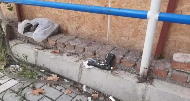 Çorum’da apartmanın bahçesinde kurusıkı tabanca bulundu