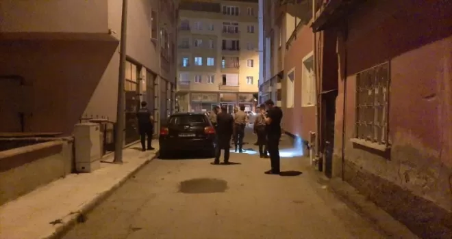 Çorum’da bir kişinin yaralandığı silahlı saldırı güvenlik kamerasına yansıdı