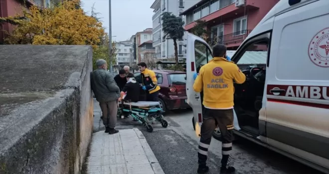 Çorum’da çarpışan iki otomobilin sürücüleri yaralandı