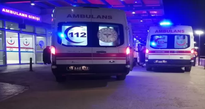 Çorum'da devrilen otomobildeki 3 kişi yaralandı