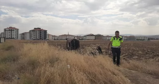 Çorum’da devrilen otomobilin sürücüsü yaralandı