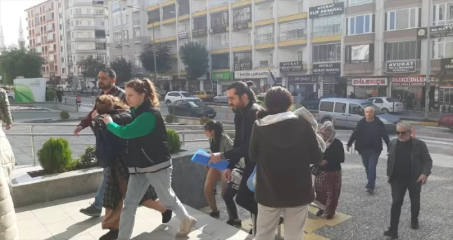 Çorum’da evden hırsızlık yaptıkları iddiasıyla yakalanan 3 zanlı tutuklandı