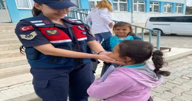 Çorum’da jandarma ekipleri öğrencileri bilgilendirdi