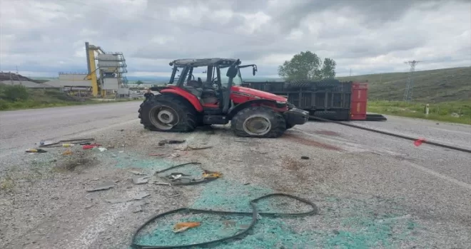 Çorum’da kasasında demir profil yüklü traktör devrildi, sürücü yaralandı