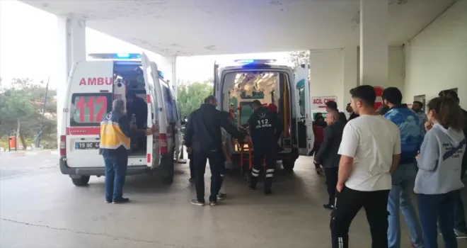 Çorum’da kaza yapan servisteki 13 öğrenci tedbir amaçlı hastaneye kaldırıldı