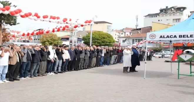 Çorum’da otomobiliyle baraj gölüne düşerek ölen kişinin cenazesi defnedildi